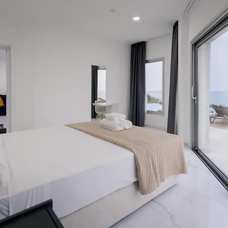 Mediterranean Dream Beachfront וילה לרנקה