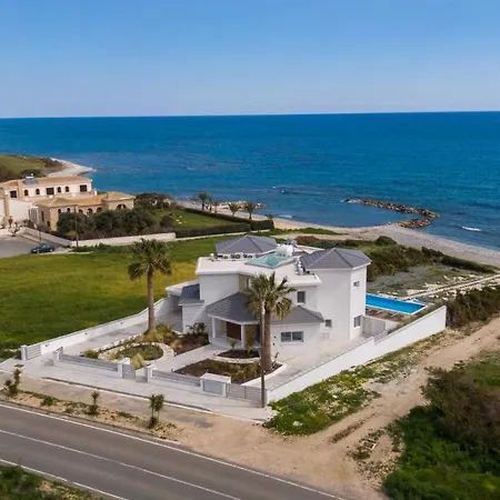 וילה Mediterranean Dream Beachfront לרנקה