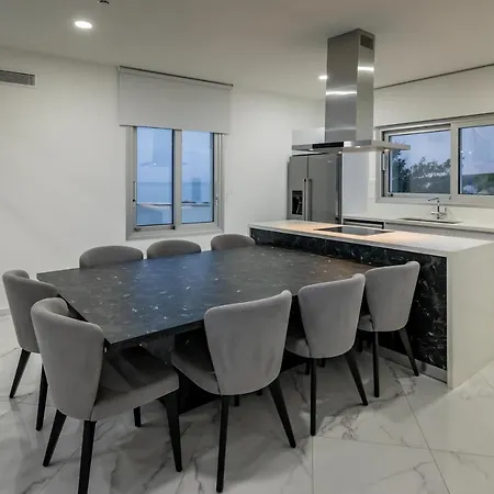 Mediterranean Dream Beachfront לרנקה