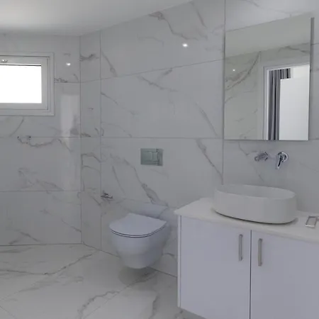 Mediterranean Dream Beachfront לרנקה