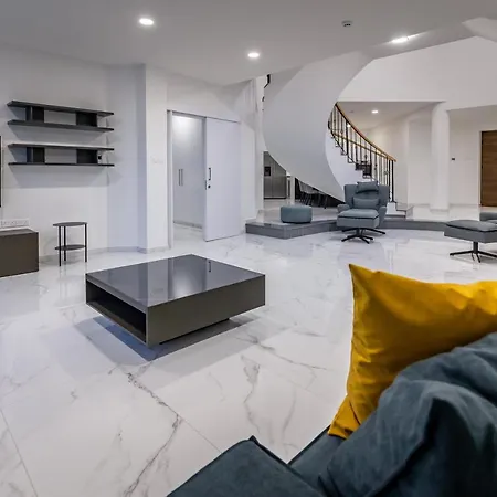 Mediterranean Dream Beachfront וילה