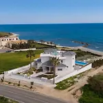 ヴィラ Mediterranean Dream Beachfront ラルナカ