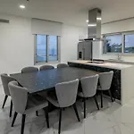 Mediterranean Dream Beachfront ラルナカ