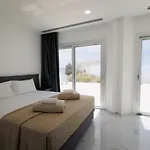 Mediterranean Dream Beachfront * ラルナカ