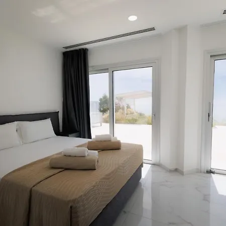 Mediterranean Dream Beachfront * 라르나카