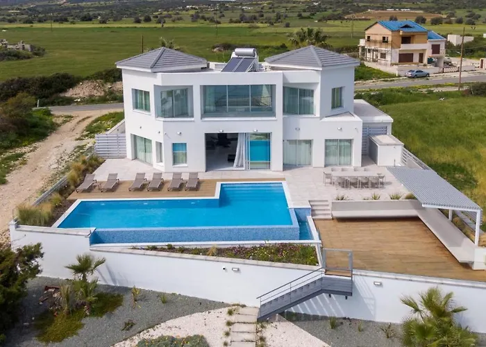 Mediterranean Dream Beachfront Vila *