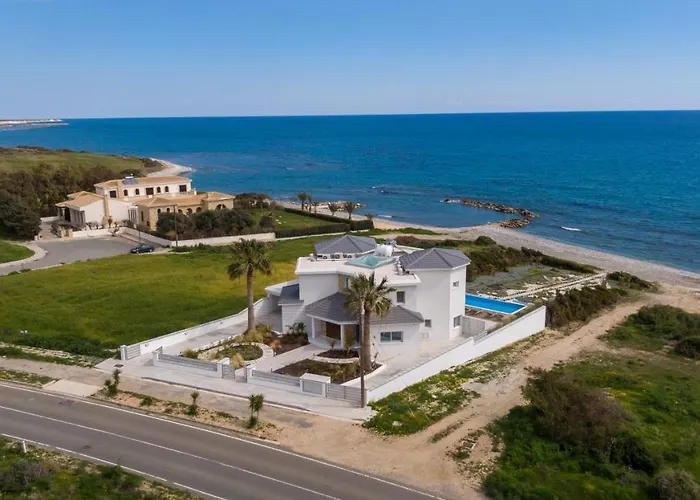 Vila Mediterranean Dream Beachfront Larnaca