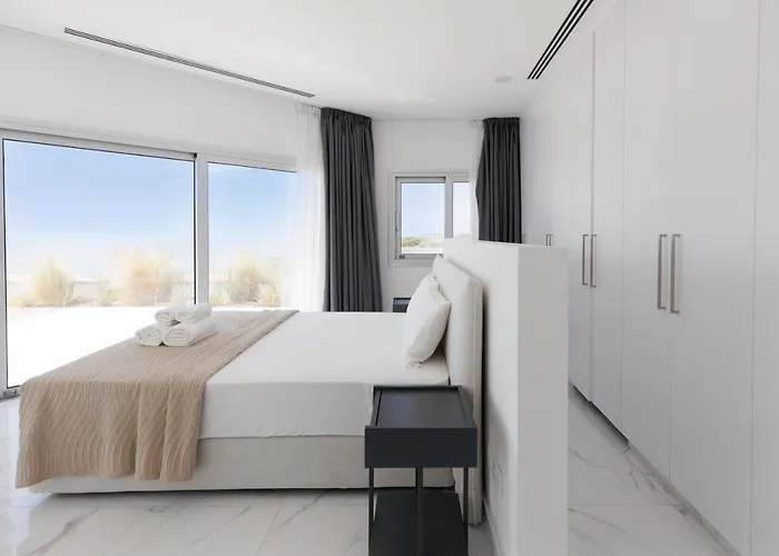 Vila Mediterranean Dream Beachfront Larnaca