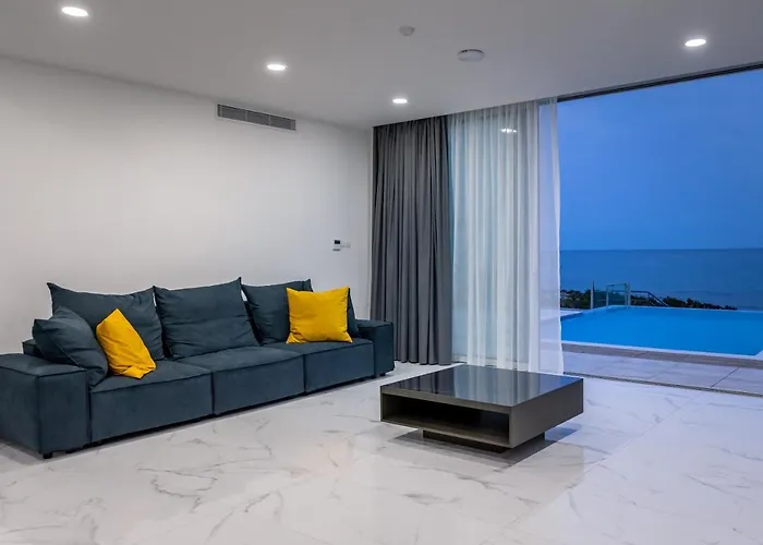 Mediterranean Dream Beachfront Vila Larnaca