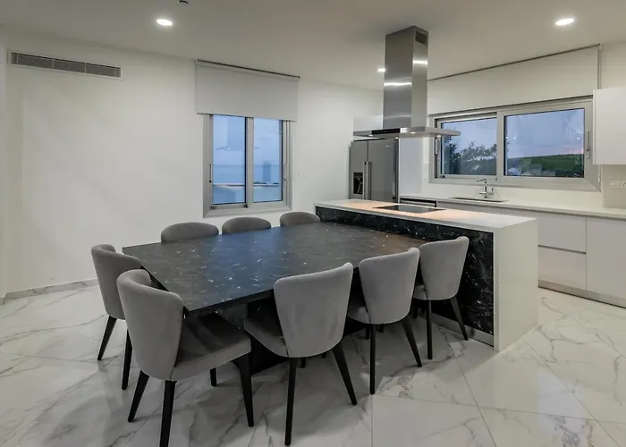 Mediterranean Dream Beachfront Larnaka